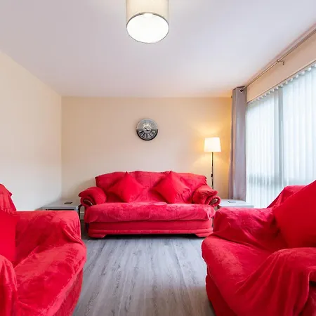 Creswicke 3 Bedroom House - Knowle,