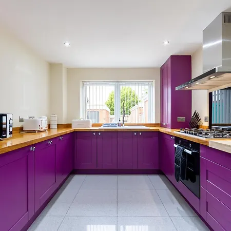 Creswicke 3 Bedroom House - Knowle,