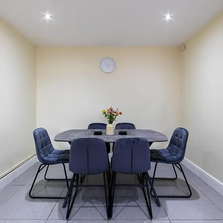 Creswicke 3 Bedroom House - Knowle, * Bristol