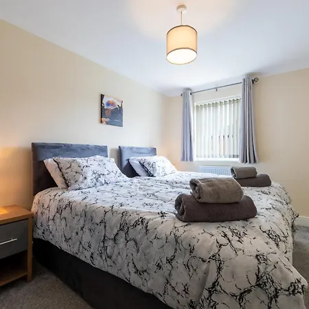 Creswicke 3 Bedroom House - Knowle, *
