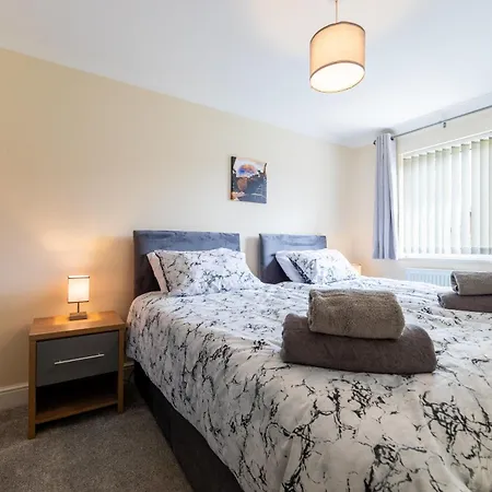 Creswicke 3 Bedroom House - Knowle, *