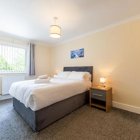 Creswicke 3 Bedroom House - Knowle,