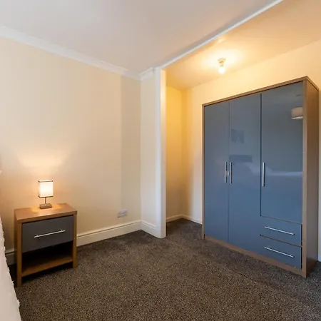 Creswicke 3 Bedroom House - Knowle, Bristol