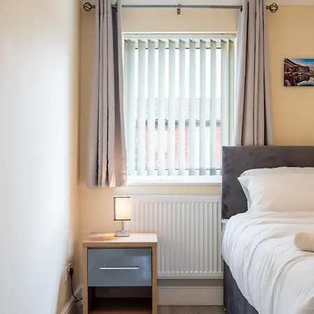Creswicke 3 Bedroom House - Knowle, *
