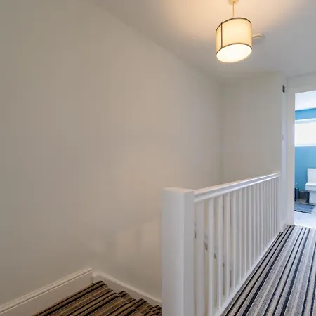 Дом отдыха Creswicke 3 Bedroom House - Knowle,