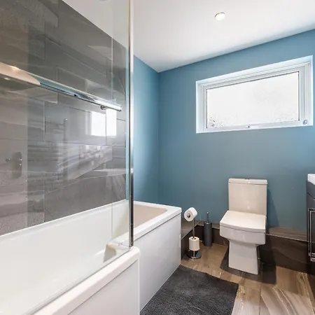 Creswicke 3 Bedroom House - Knowle, Bristol