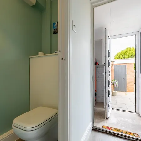 Creswicke 3 Bedroom House - Knowle,