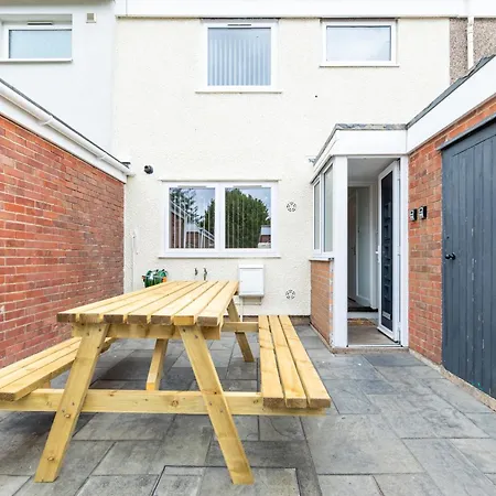 Дом отдыха Creswicke 3 Bedroom House - Knowle, *
